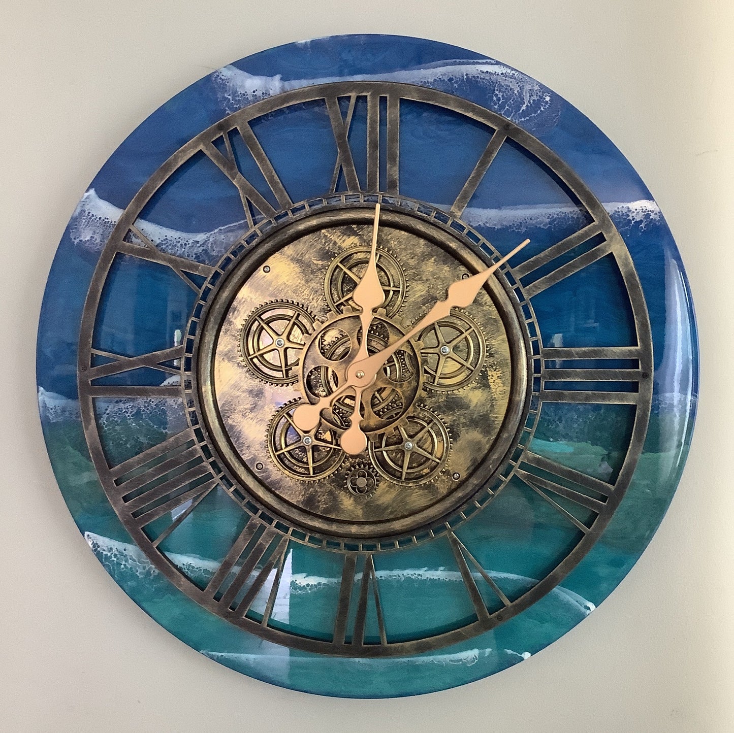 Clock with Moving Gears